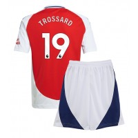 Maglia Calcio Arsenal Leandro Trossard #19 Prima Divisa Bambino 2024-25 Manica Corta (+ pantaloncini)